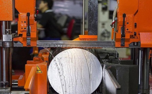 松潘立式金属带锯床切削出现跑带故障解决方法！